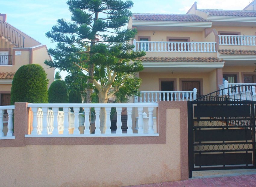 Townhouse in Torrevieja with pool and garage in Los Altos