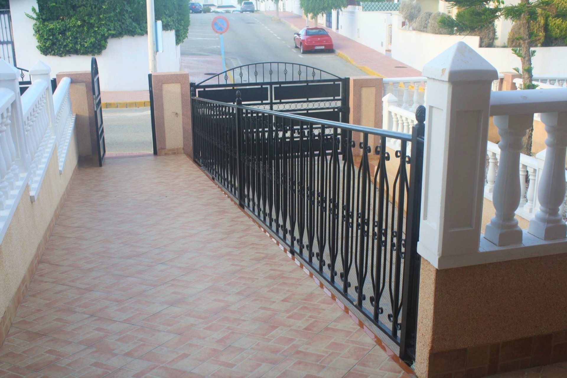 Townhouse in Torrevieja with pool and garage in Los Altos