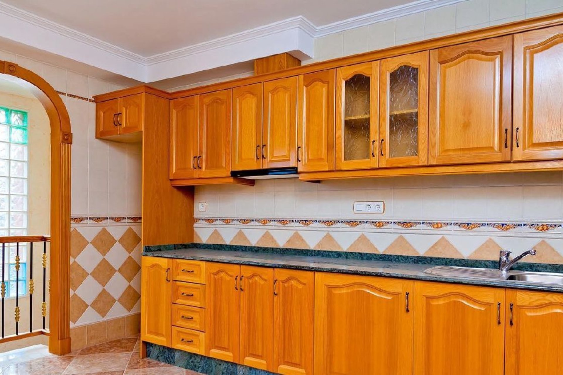 Townhouse Torrevieja met zwembad en garage nabij strand