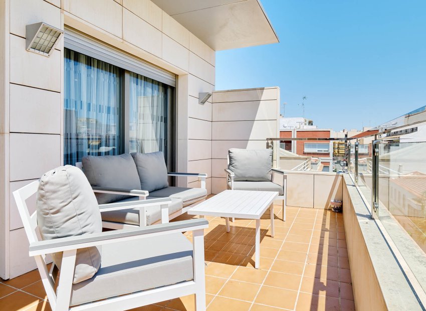 Uniek 4-slaapkamer appartement met zeezicht, dakterras en lift in Torrevieja