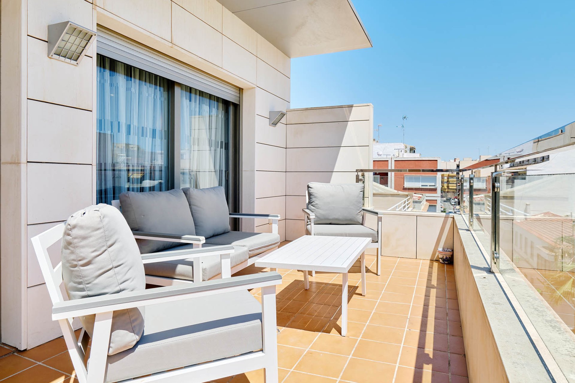 Uniek 4-slaapkamer appartement met zeezicht, dakterras en lift in Torrevieja