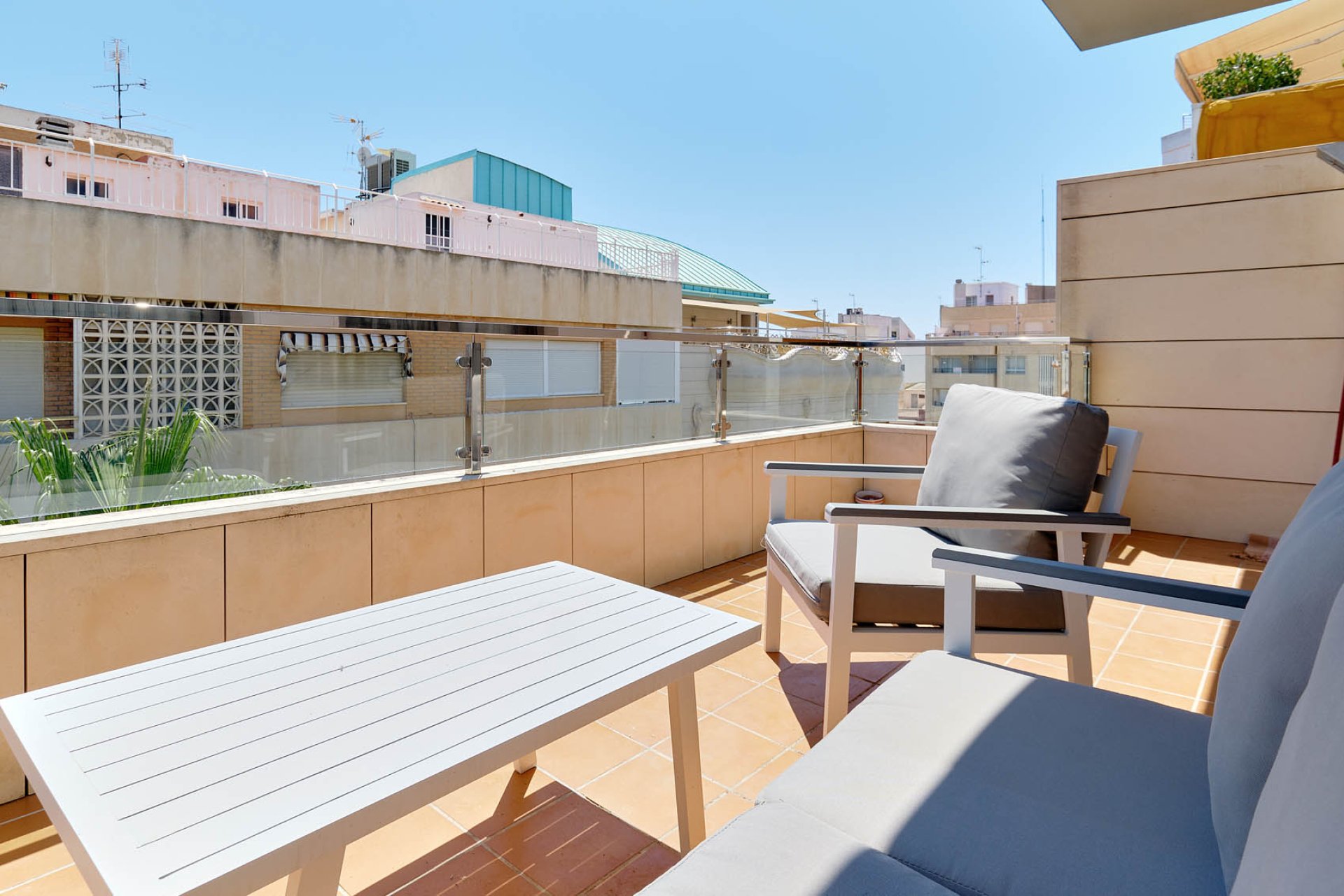 Uniek 4-slaapkamer appartement met zeezicht, dakterras en lift in Torrevieja