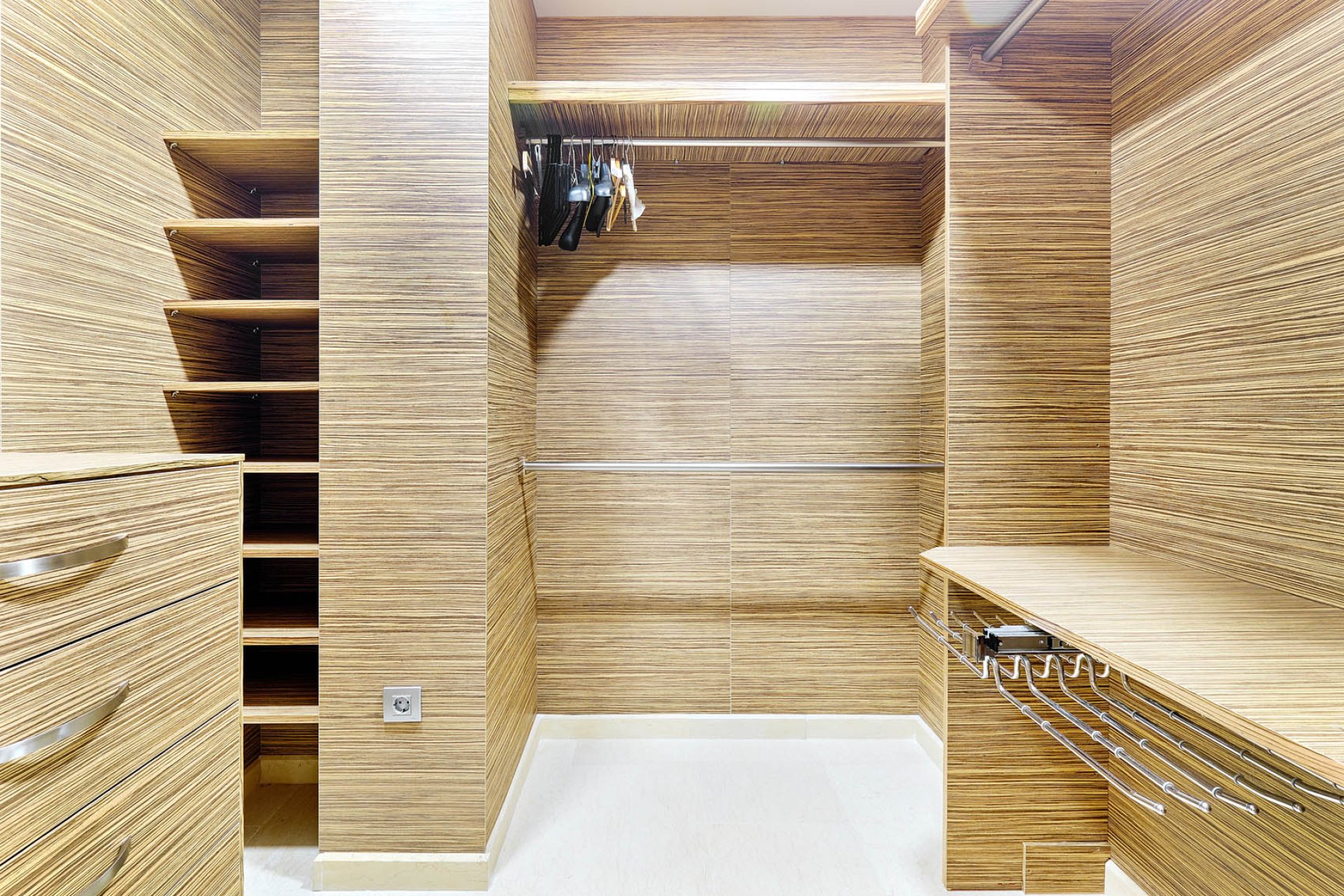 Uniek 4-slaapkamer appartement met zeezicht, dakterras en lift in Torrevieja