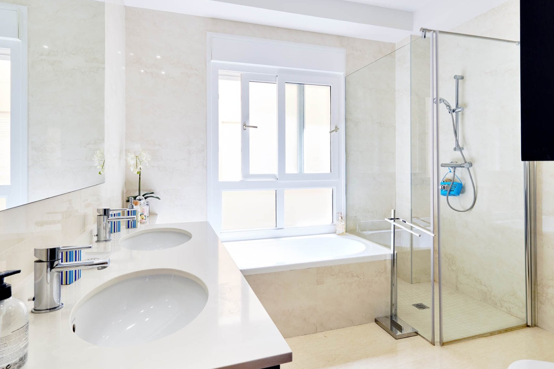 Uniek 4-slaapkamer appartement met zeezicht, dakterras en lift in Torrevieja