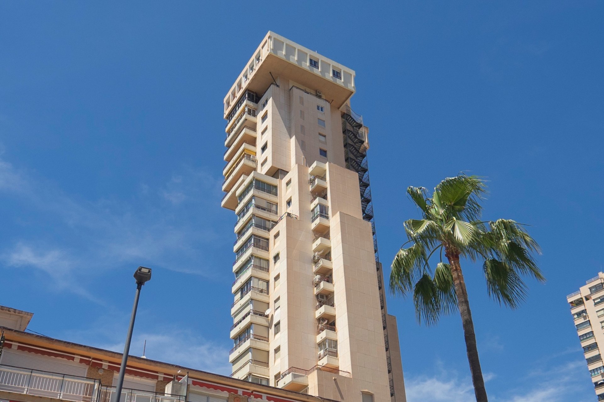 Uniek penthouse in Benidorm met 5 slaapkamers, zeezicht en luxe afwerking