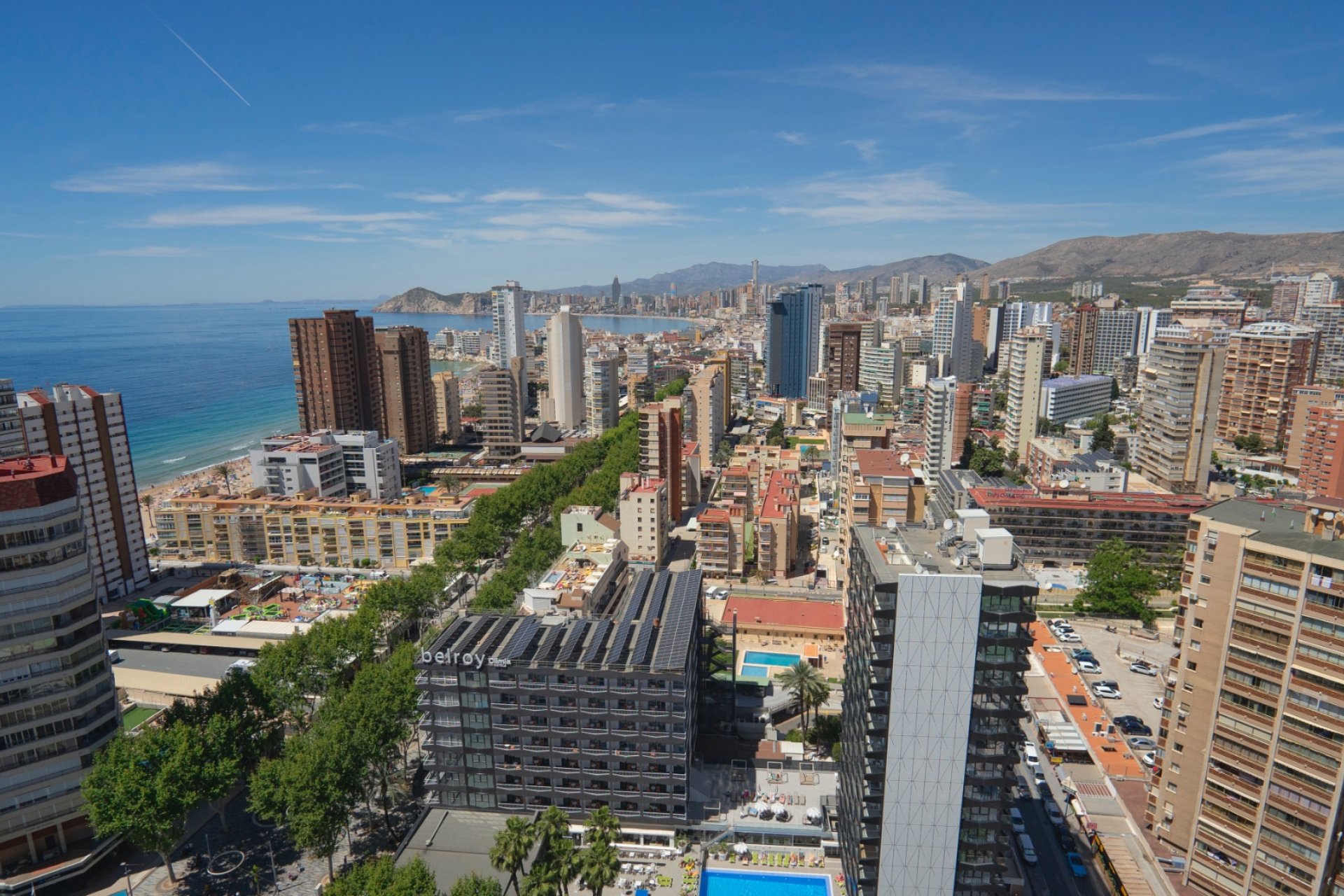 Uniek penthouse in Benidorm met 5 slaapkamers, zeezicht en luxe afwerking