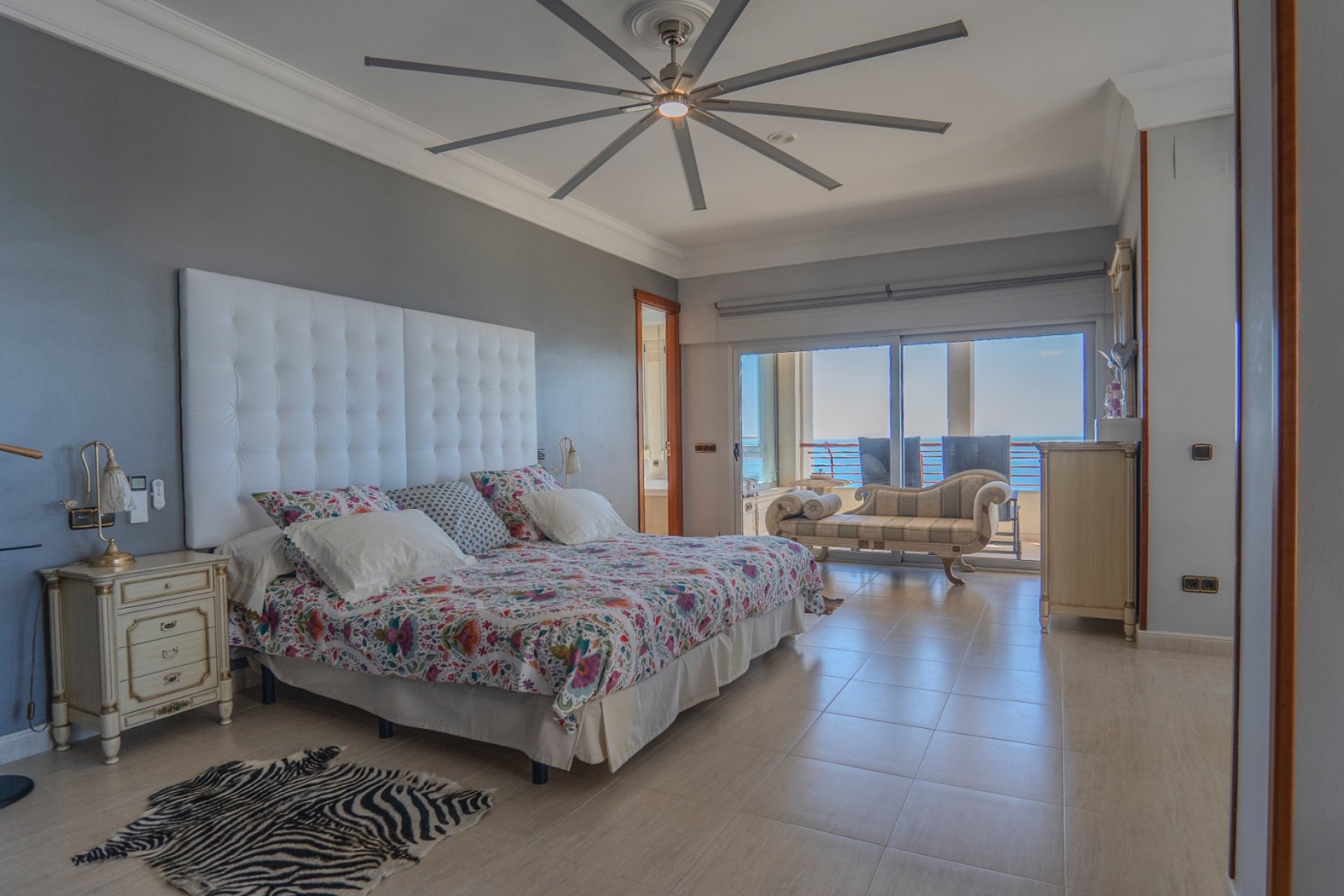 Uniek penthouse in Benidorm met 5 slaapkamers, zeezicht en luxe afwerking