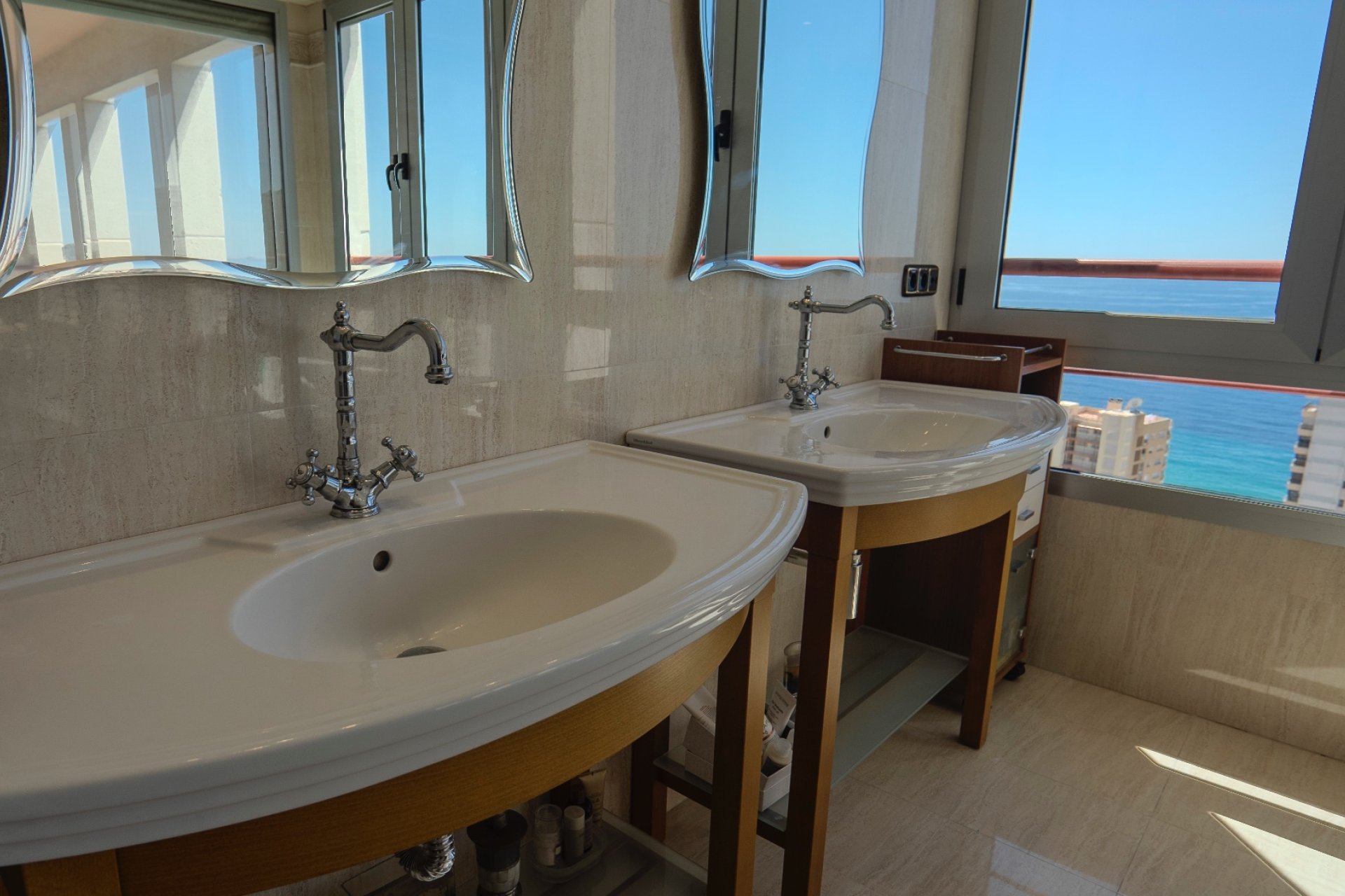 Uniek penthouse in Benidorm met 5 slaapkamers, zeezicht en luxe afwerking