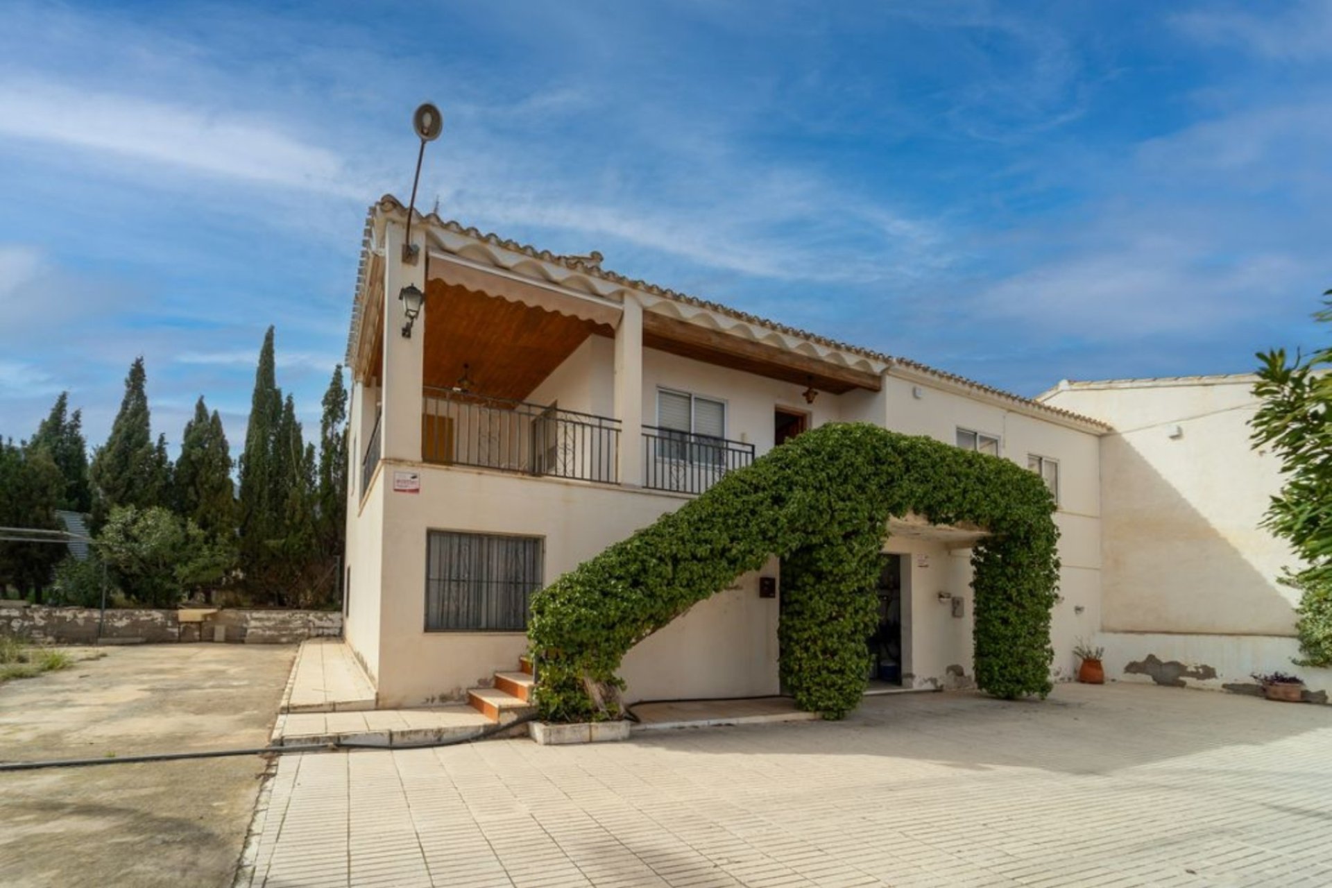 Villa adosada con 4 dormitorios, garaje privado y jardín en Salinas, Costa Blanca