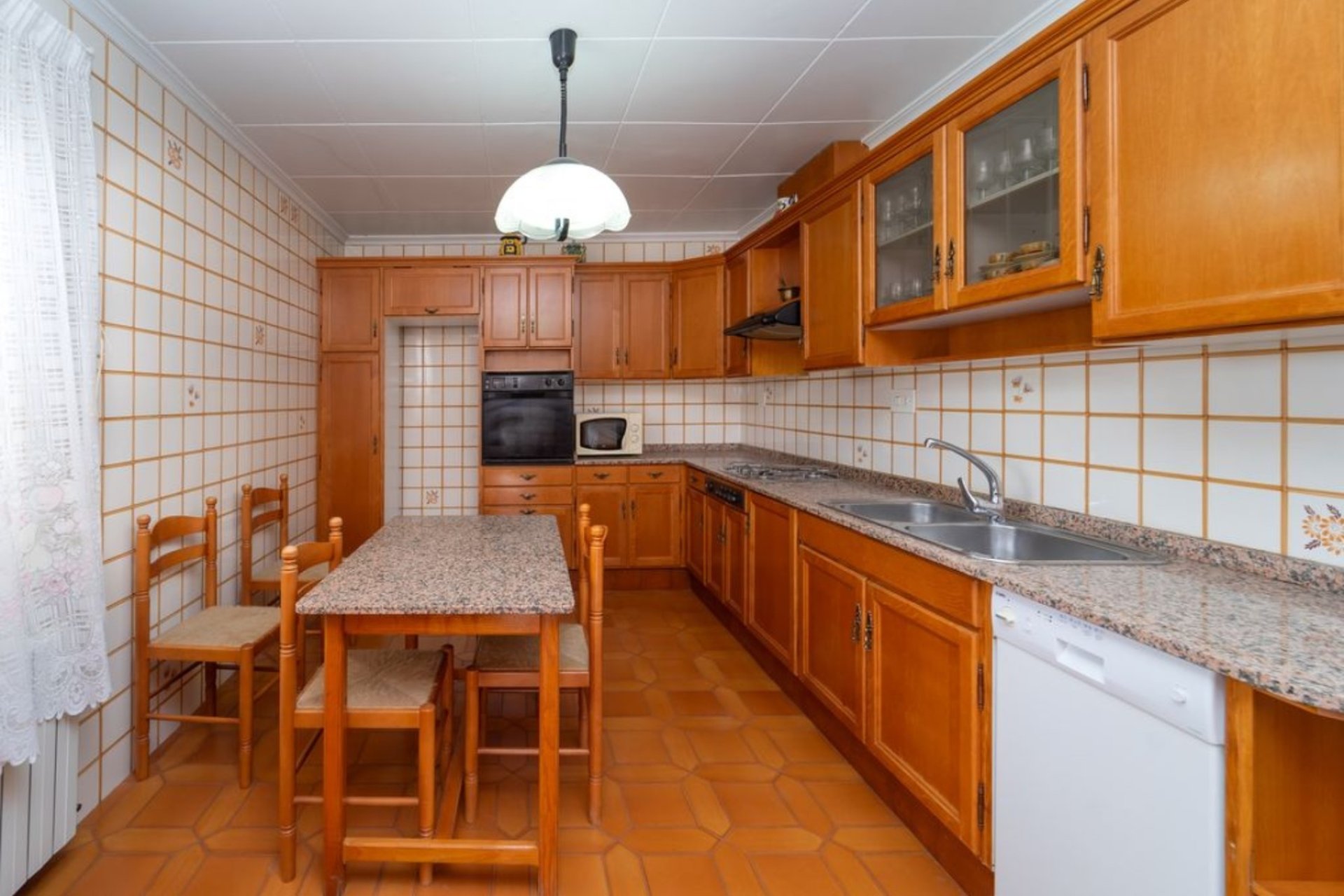 Villa adosada con 4 dormitorios, garaje privado y jardín en Salinas, Costa Blanca