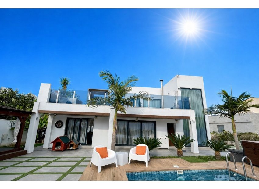 Villa - Bestaande bouw -
            Torrevieja - CO-64860