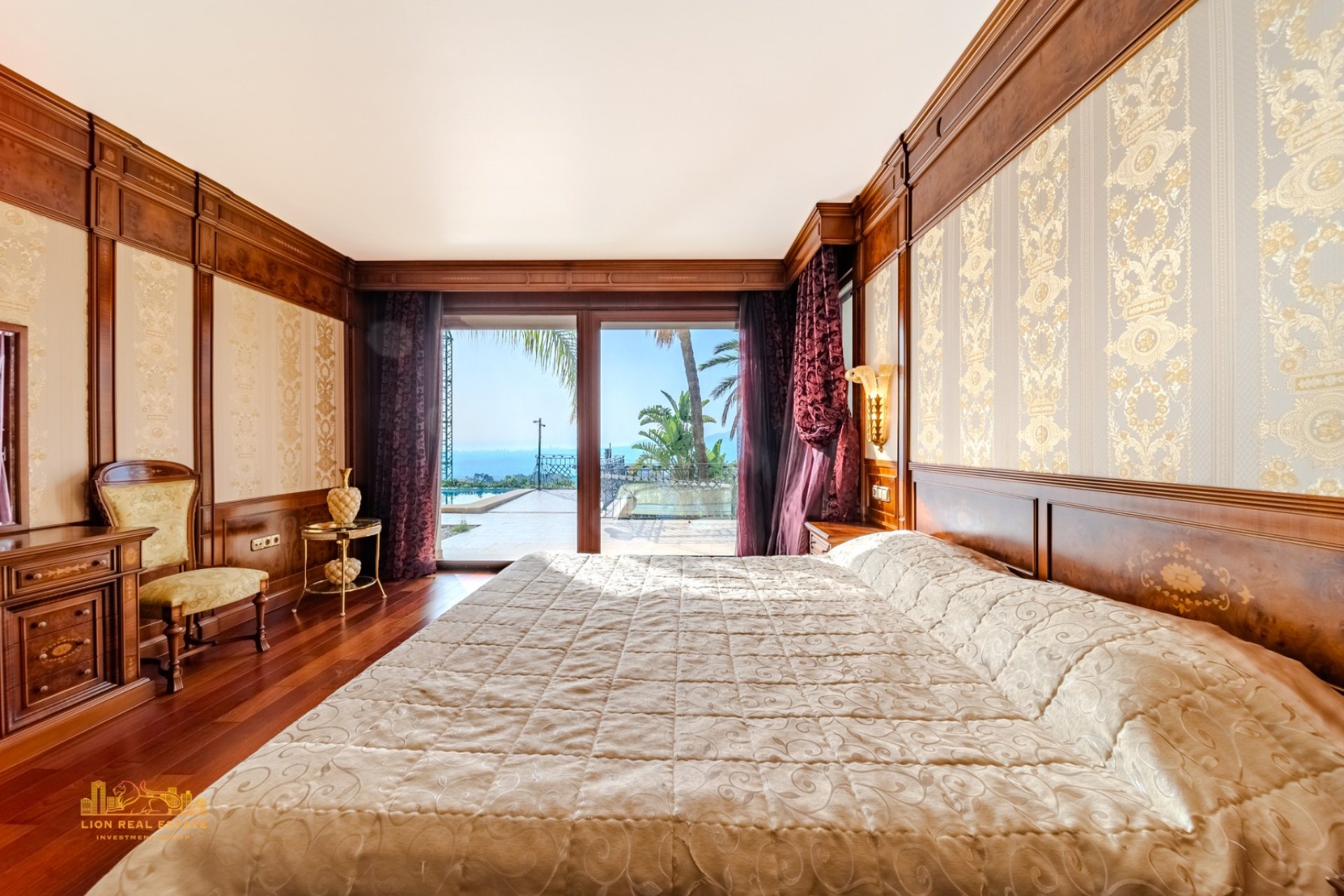 Villa clásica de lujo con vistas al mar, piscina privada y 5 dormitorios en Altea Hills