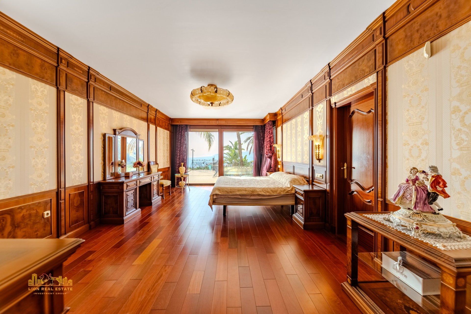 Villa clásica de lujo con vistas al mar, piscina privada y 5 dormitorios en Altea Hills