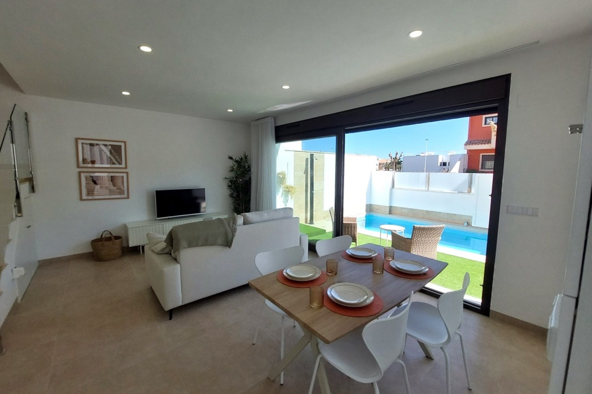 Villa de lujo a estrenar con piscina privada en San Pedro del Pinatar