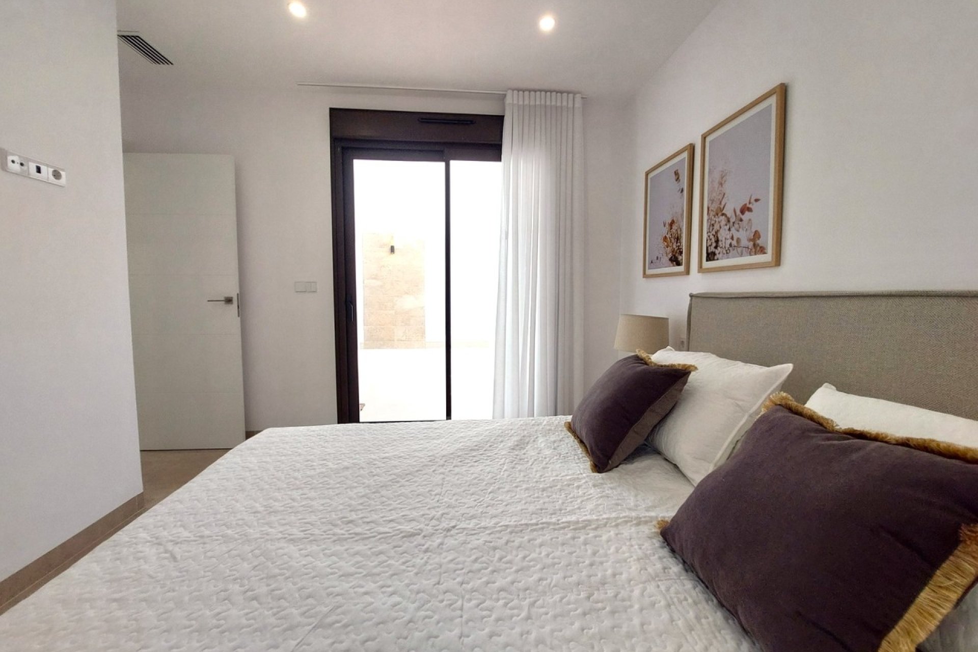 Villa de lujo a estrenar con piscina privada en San Pedro del Pinatar