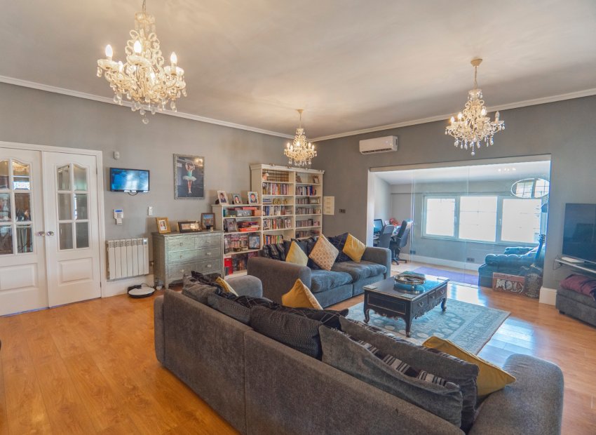 Villa de lujo con piscina privada, cuadras y casa de invitados en Heredades, Costa Blanca