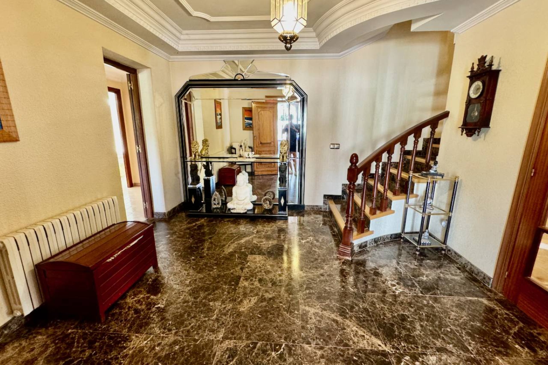 Villa de lujo con piscina privada, pista de tenis y vistas panorámicas en Castalla