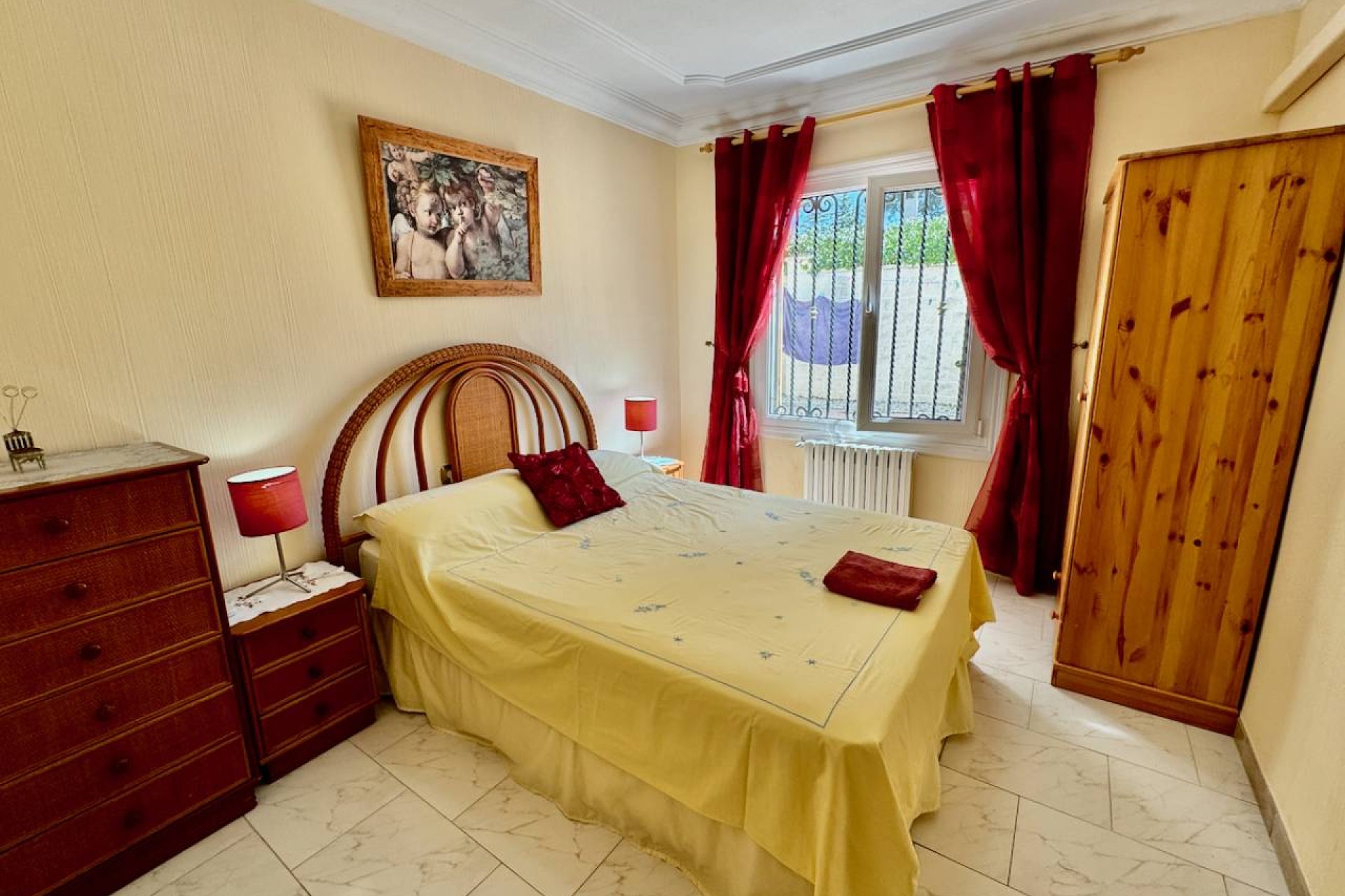 Villa de lujo con piscina privada, pista de tenis y vistas panorámicas en Castalla