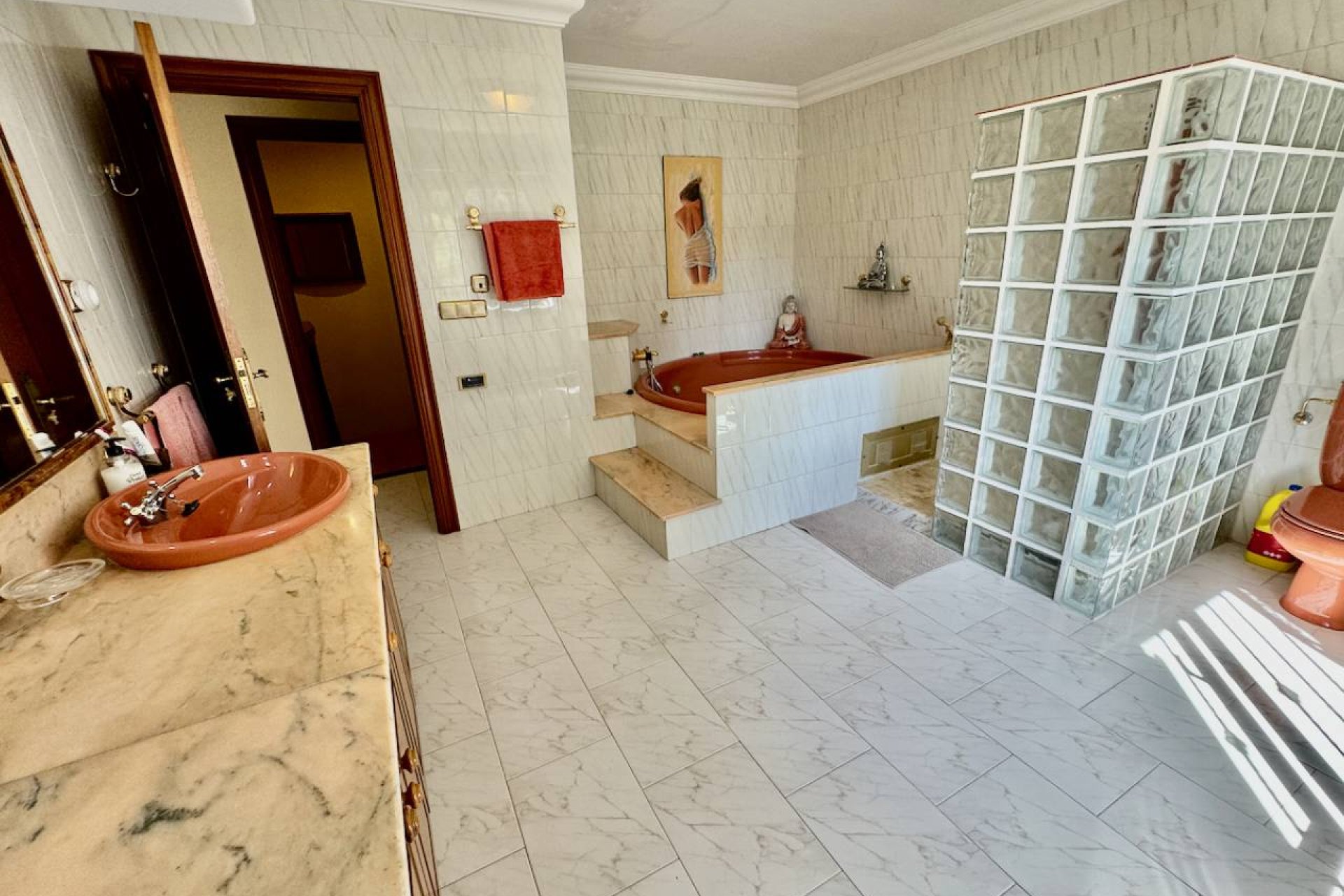 Villa de lujo con piscina privada, pista de tenis y vistas panorámicas en Castalla