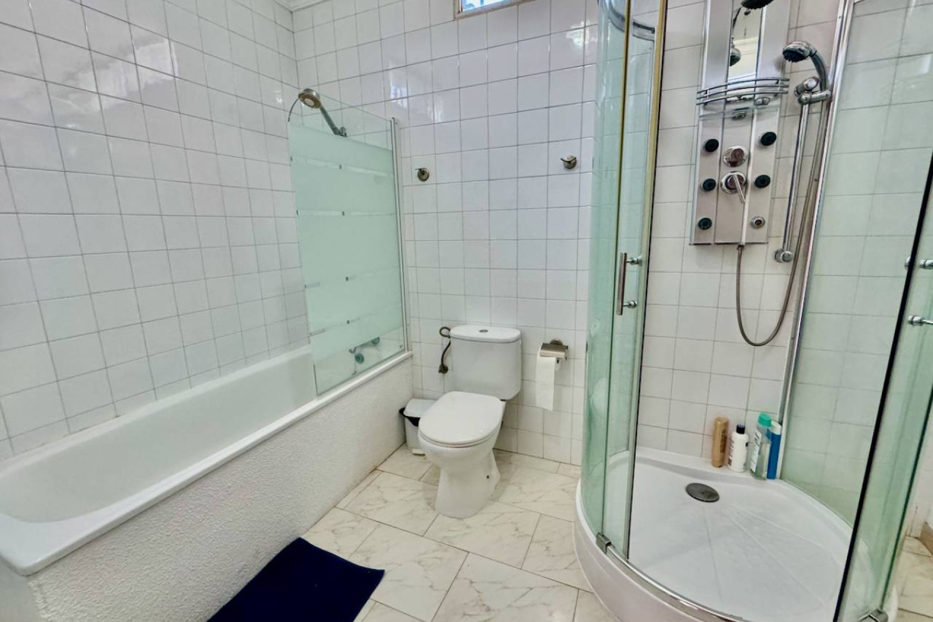 Villa de lujo con piscina privada, pista de tenis y vistas panorámicas en Castalla