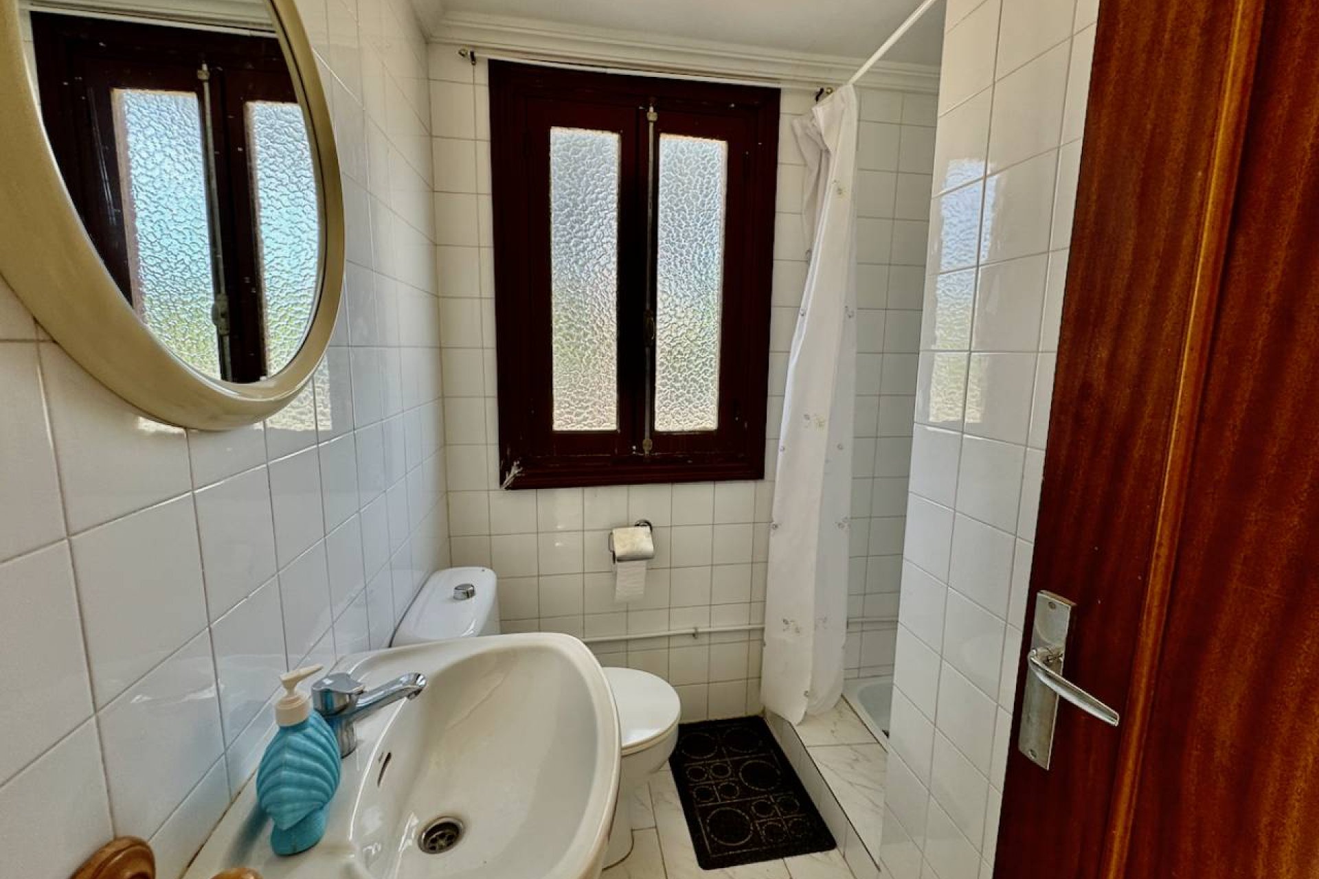 Villa de lujo con piscina privada, pista de tenis y vistas panorámicas en Castalla