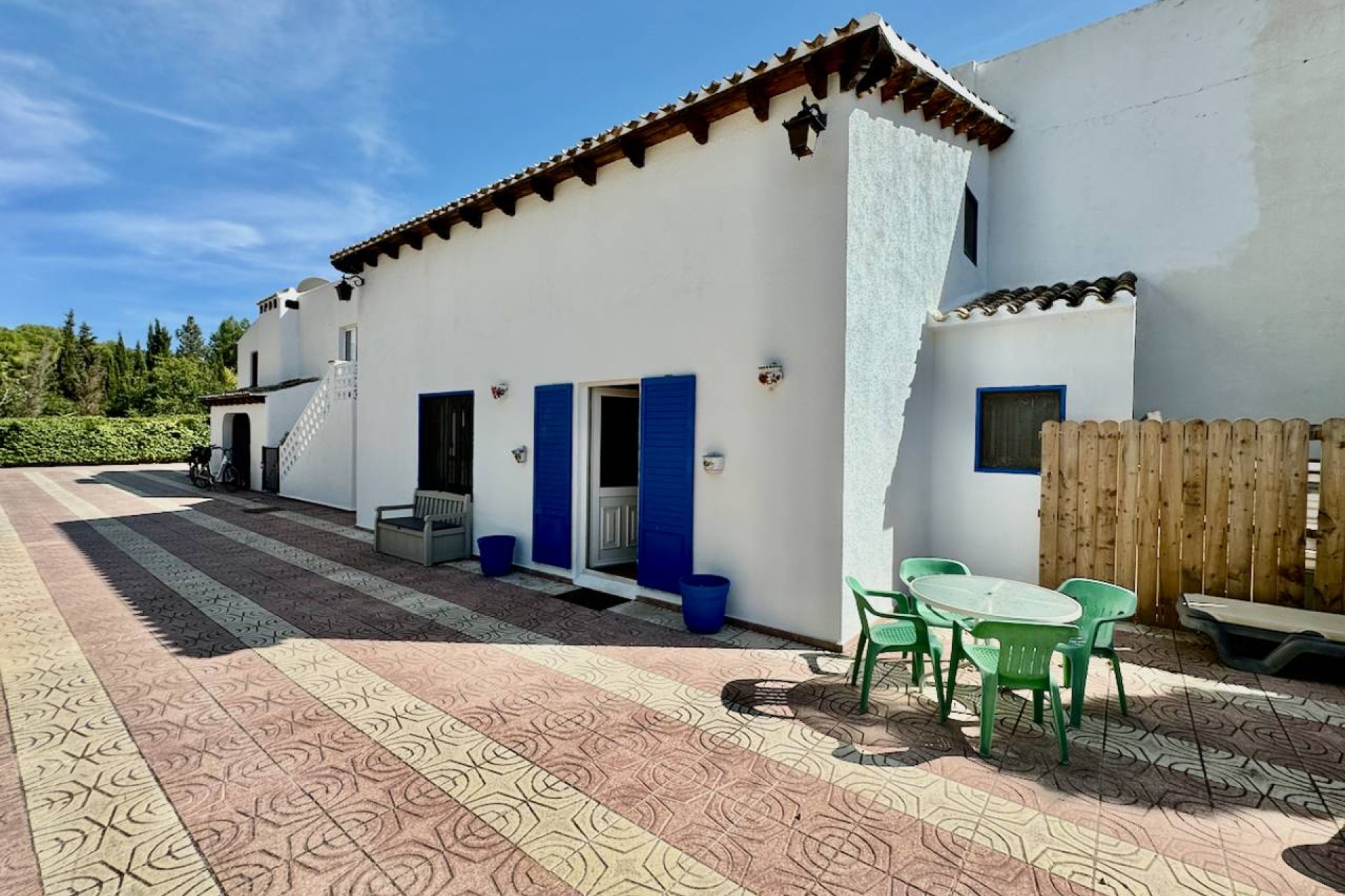 Villa de lujo con piscina privada, pista de tenis y vistas panorámicas en Castalla