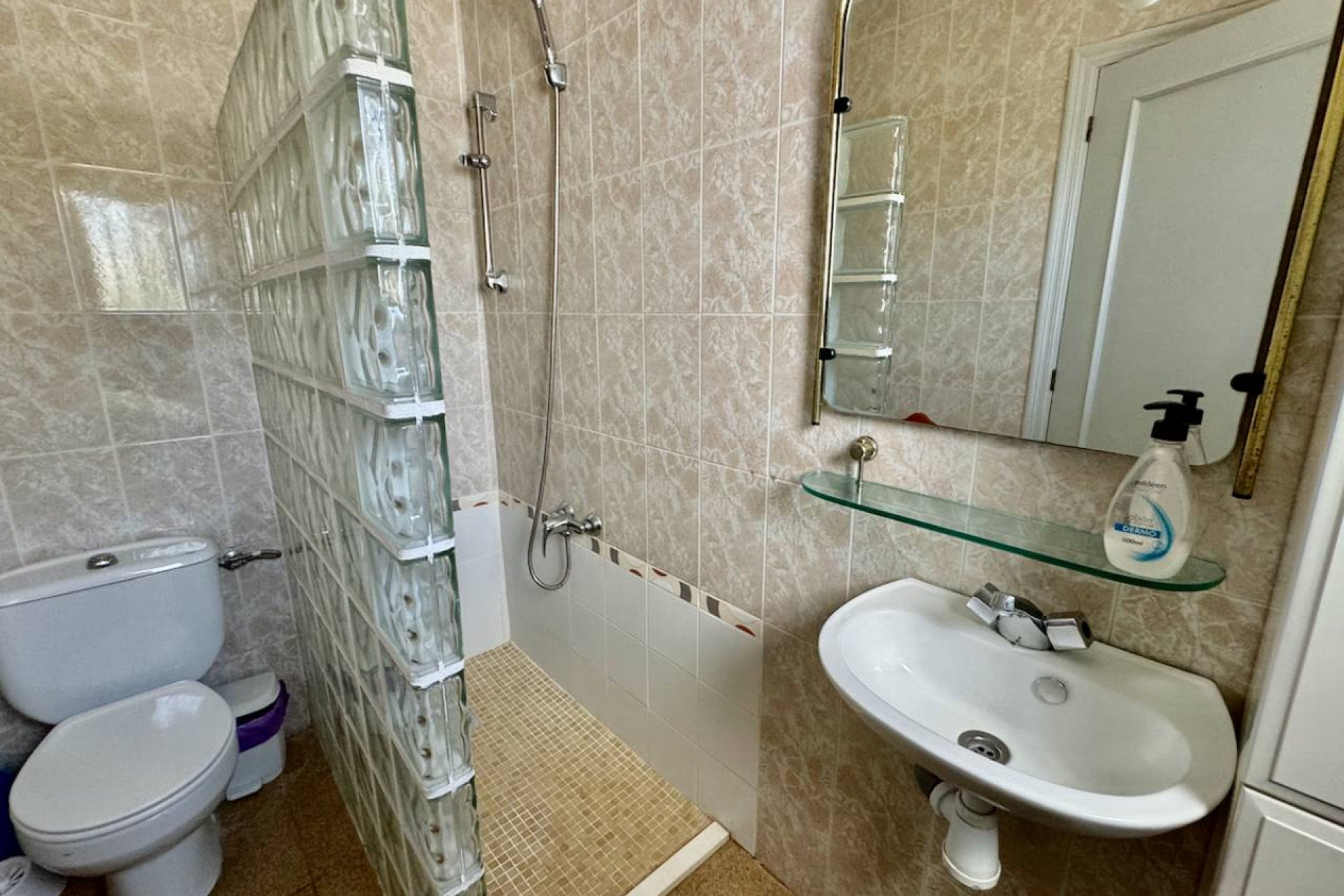 Villa de lujo con piscina privada, pista de tenis y vistas panorámicas en Castalla