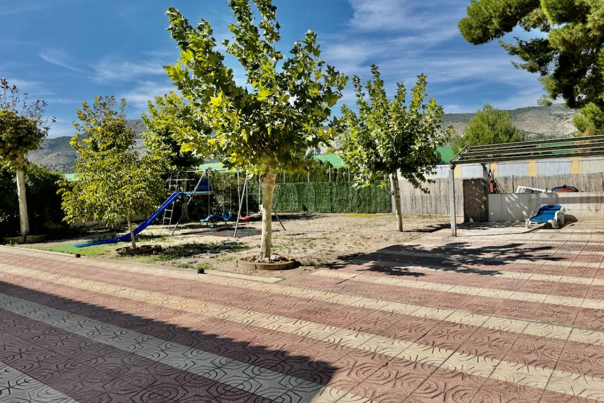 Villa de lujo con piscina privada, pista de tenis y vistas panorámicas en Castalla