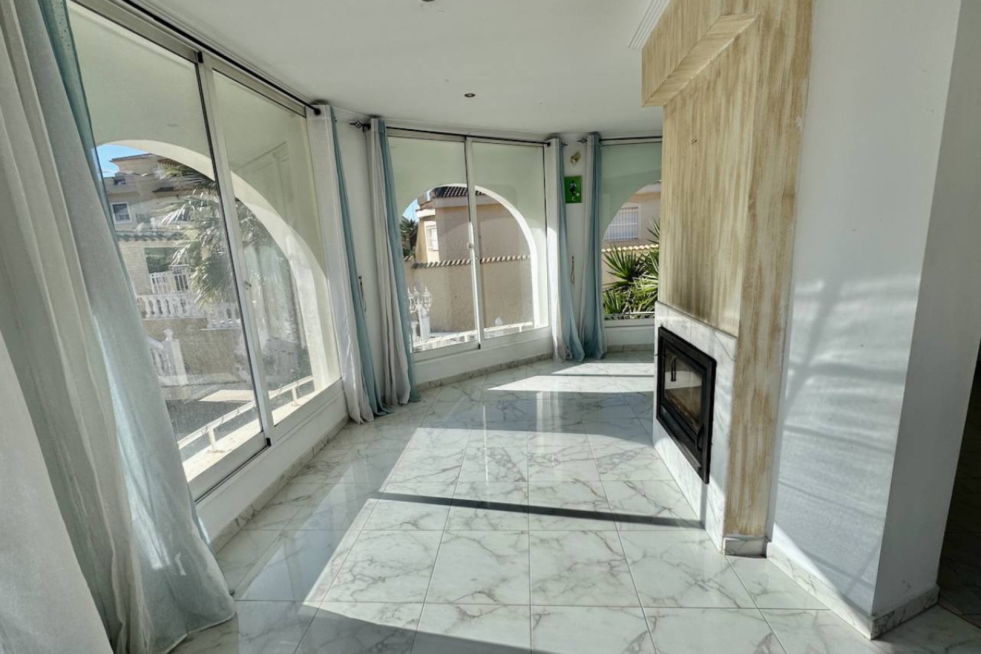 Villa de lujo con piscina privada, vistas al mar y paneles solares en Ciudad Quesada