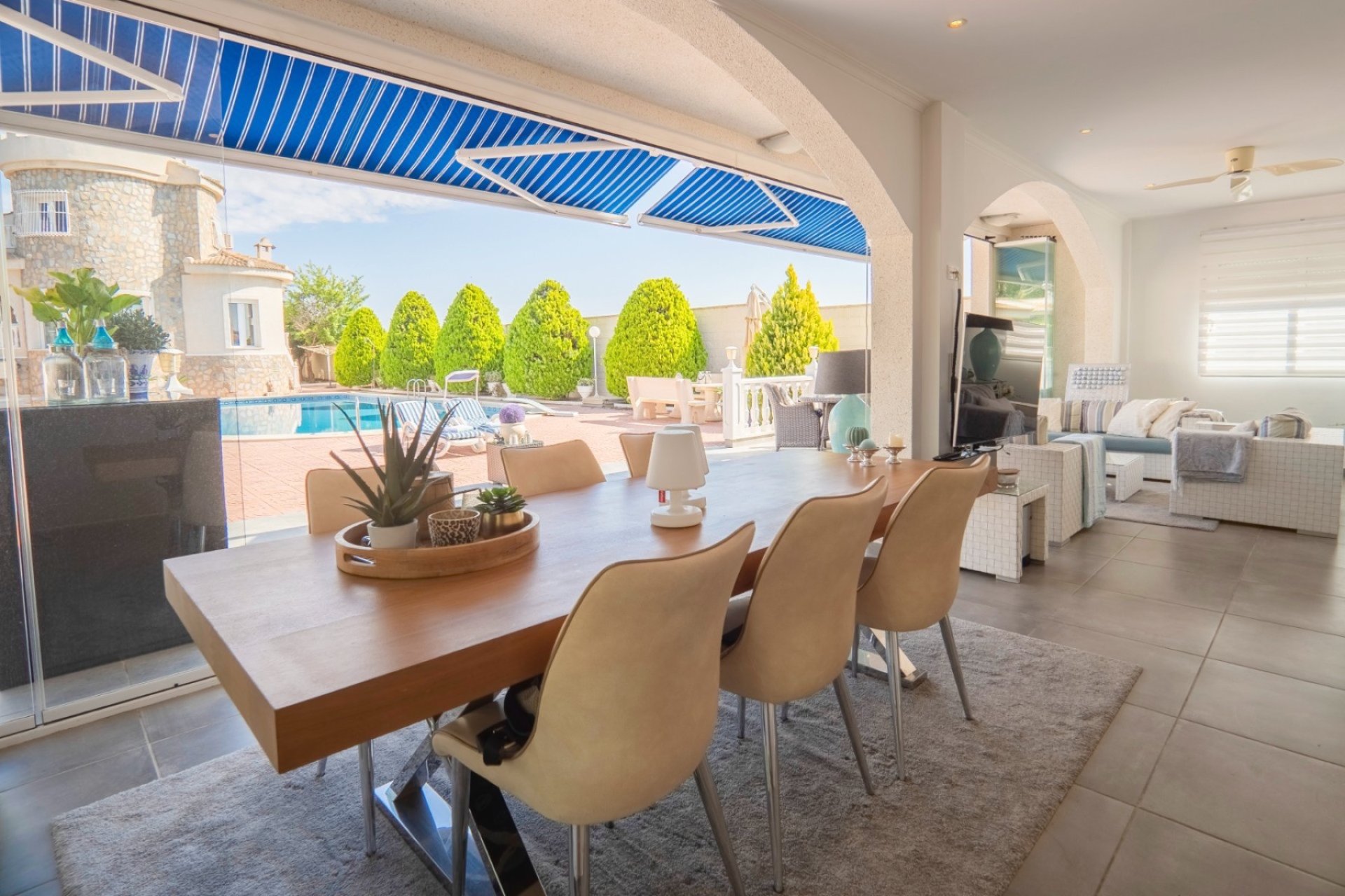 Villa de lujo con piscina privada y 5 dormitorios en Ciudad Quesada, Alicante