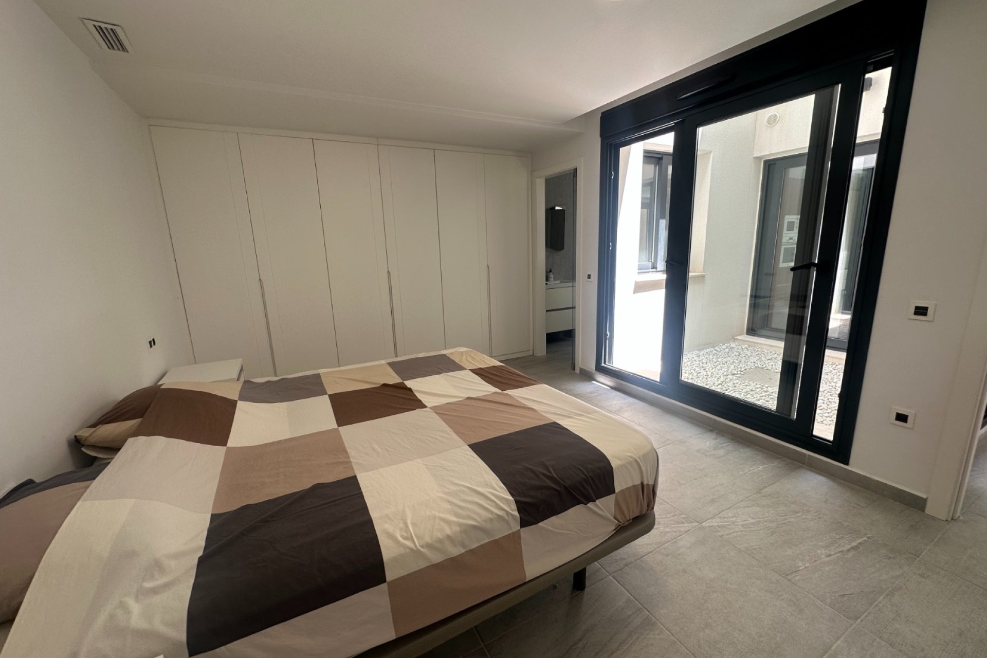 Villa de lujo con piscina privada y 5 dormitorios en San Miguel de Salinas