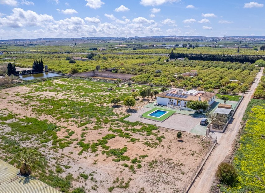 Villa de lujo con piscina privada y amplio jardín en Los Montesinos, Costa Blanca