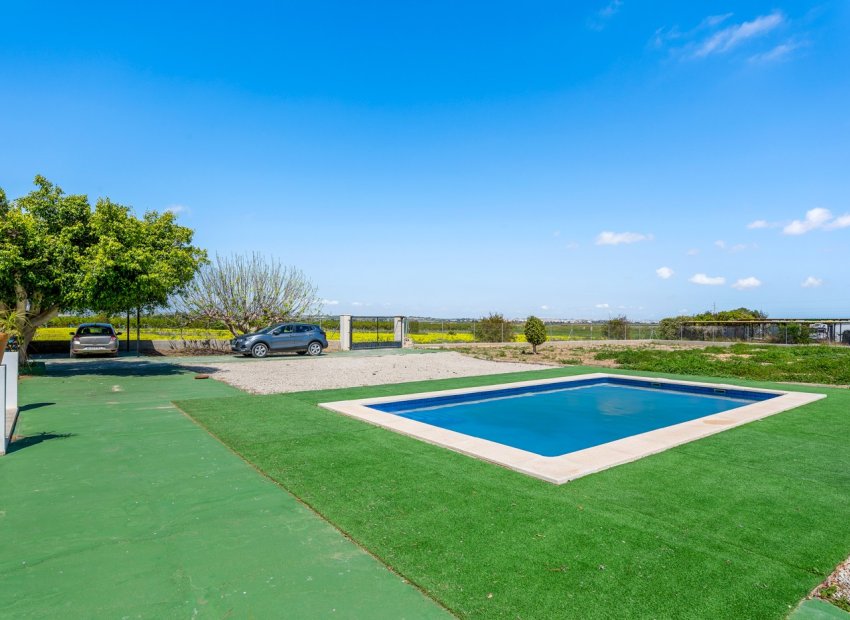 Villa de lujo con piscina privada y amplio jardín en Los Montesinos, Costa Blanca