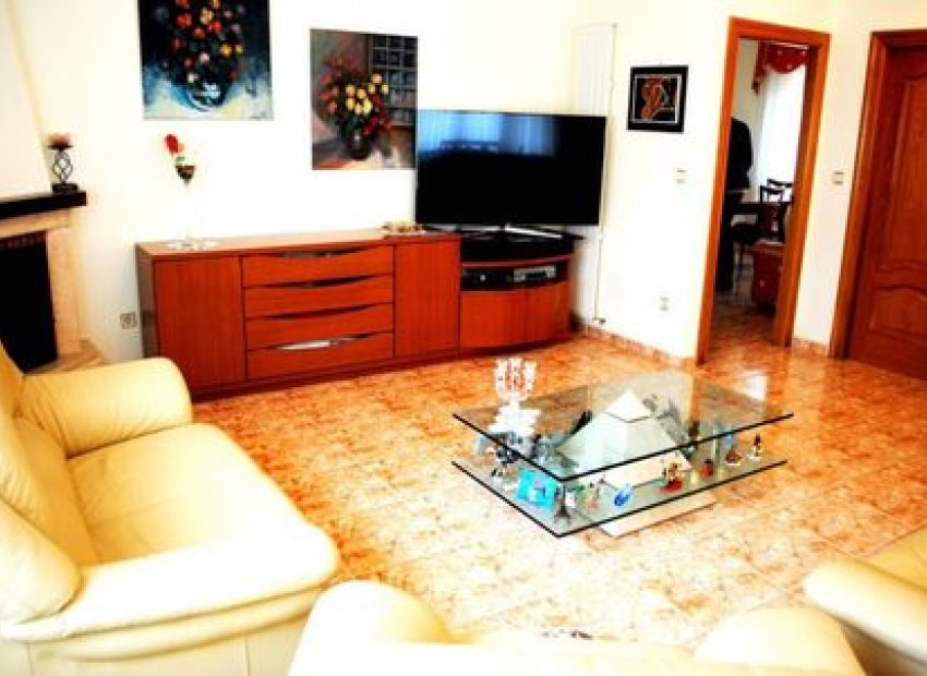 Villa de lujo con piscina privada y garaje en La Zenia