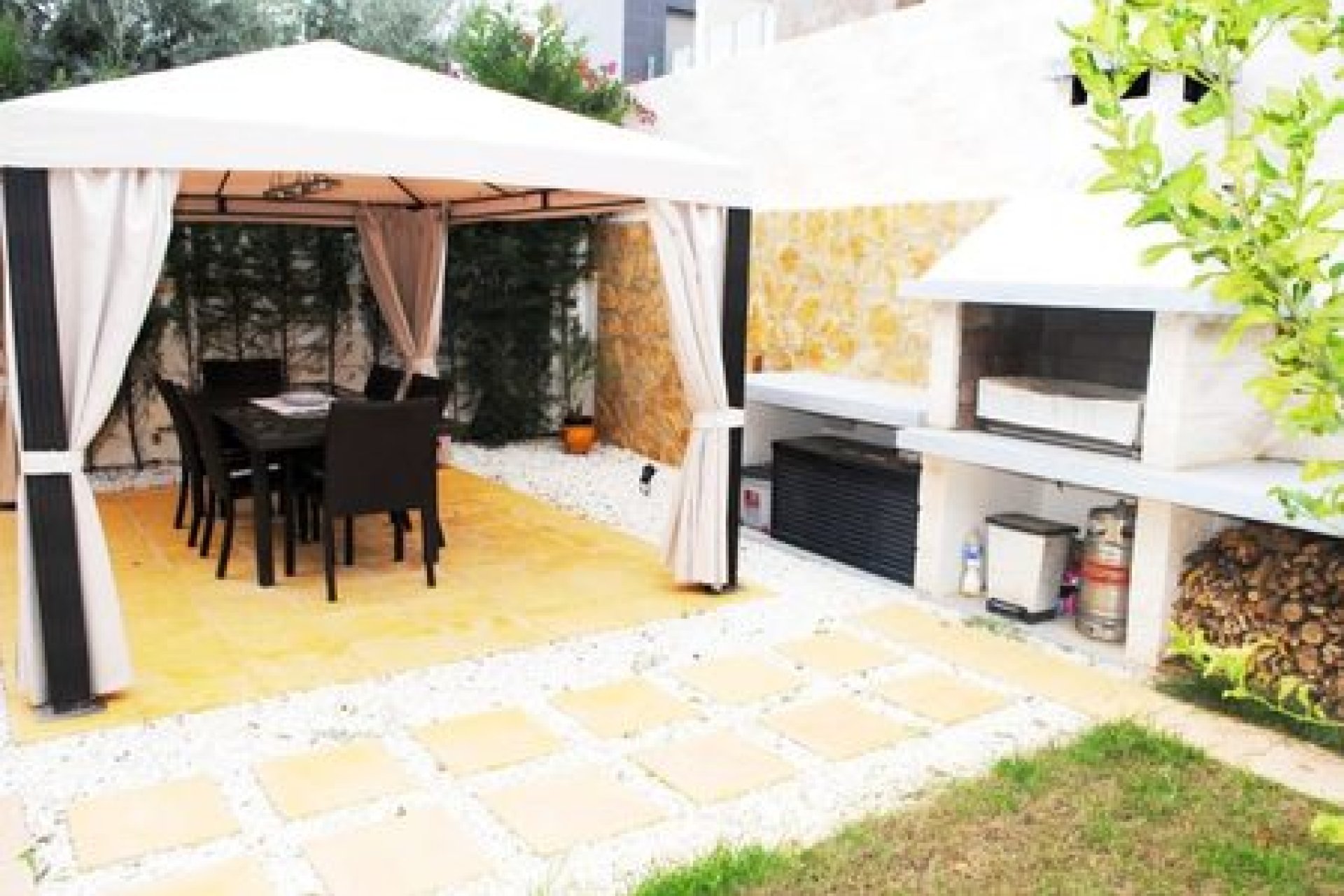 Villa de lujo con piscina privada y garaje en La Zenia