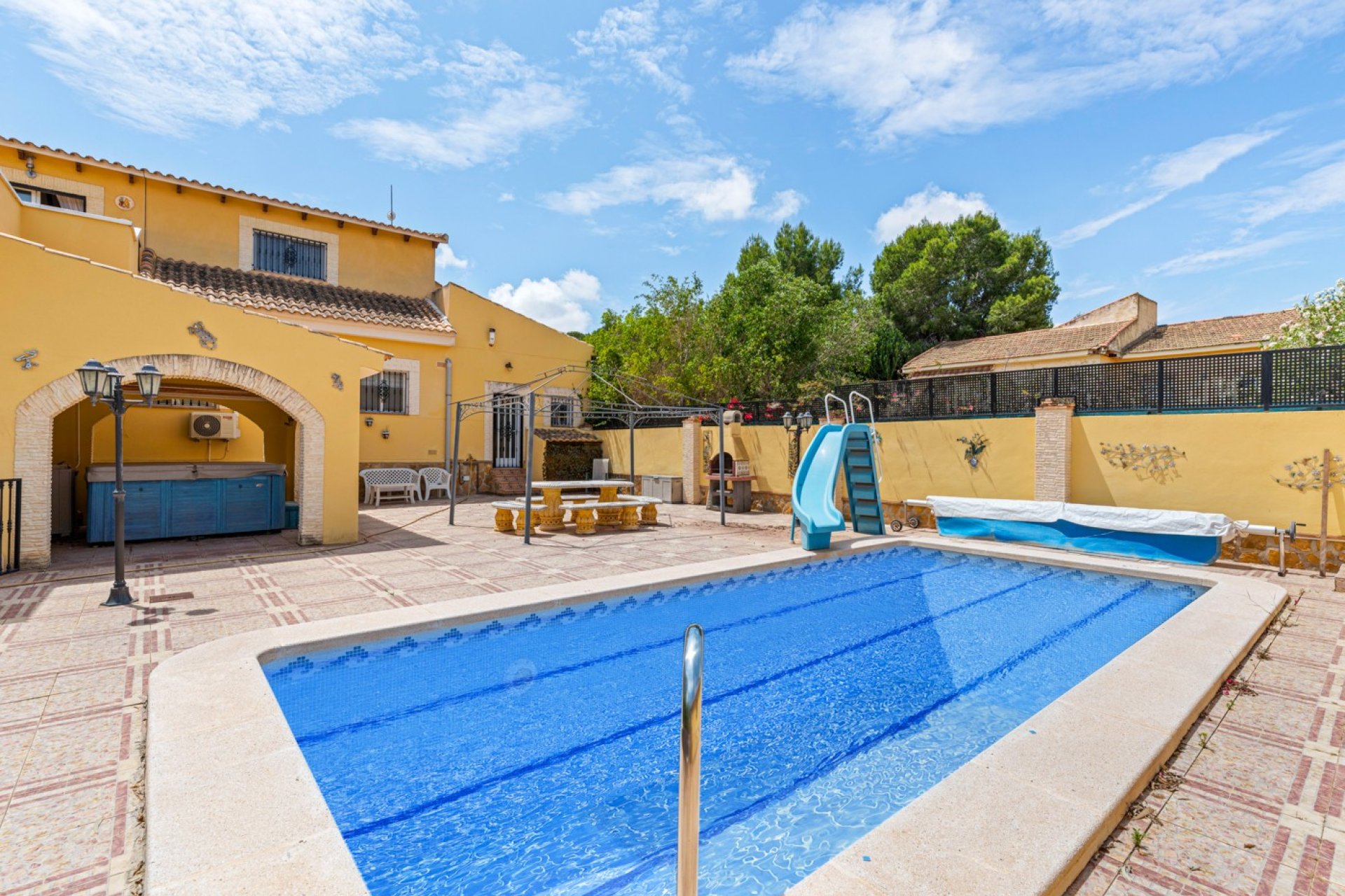 Villa de lujo con piscina privada y jardín en Vistabella, cerca de Jacarilla, Costa Blanca