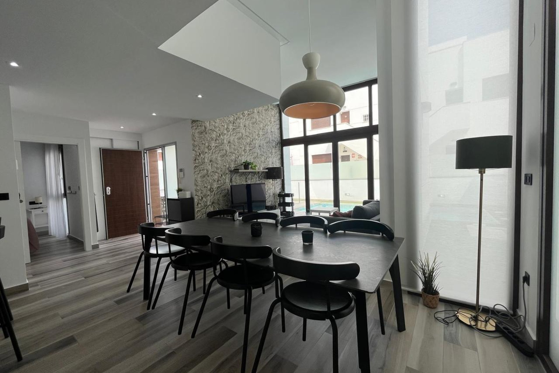 Villa de lujo con piscina privada y vistas al mar en Torrevieja, cerca de los Lagos Rosados