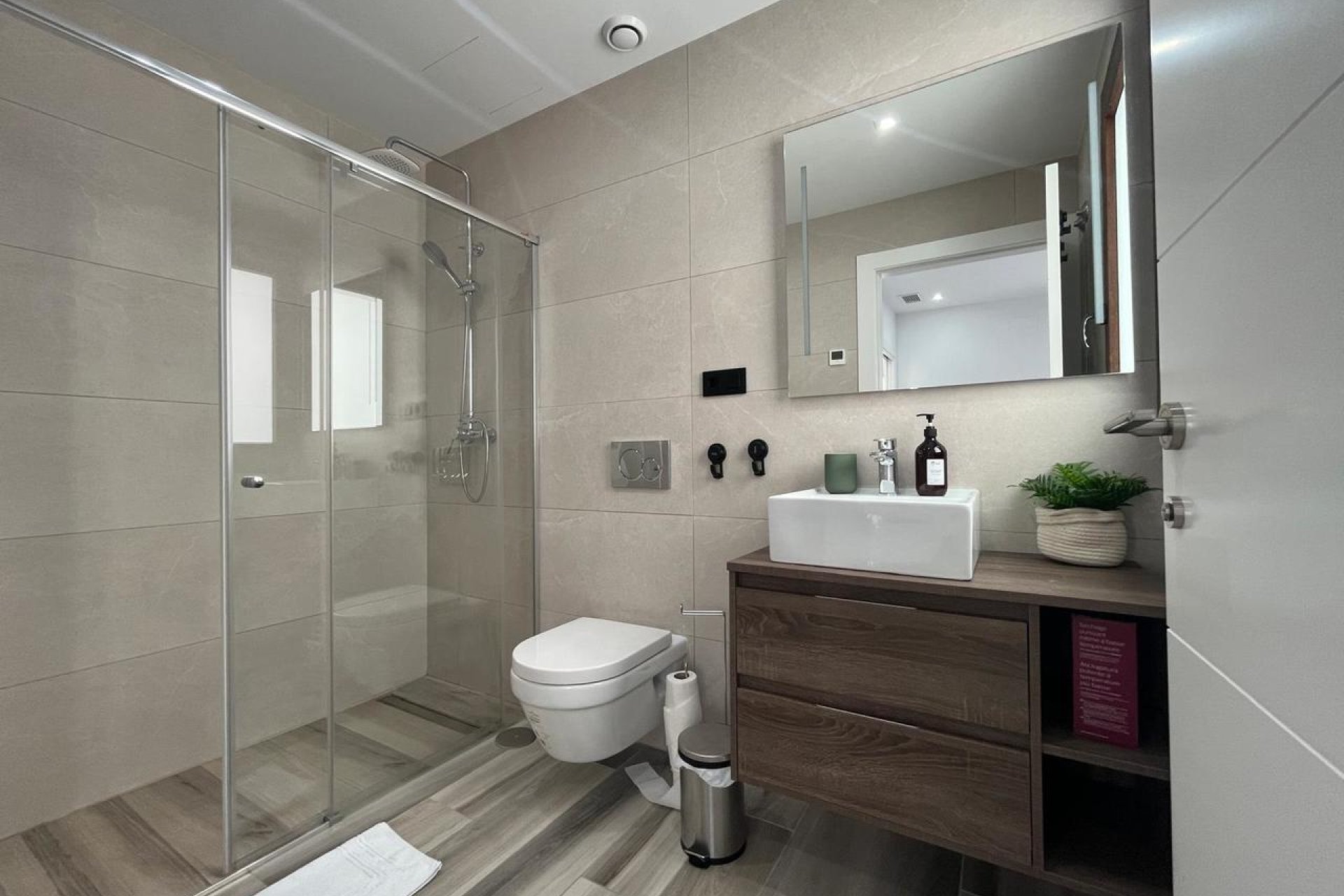 Villa de lujo con piscina privada y vistas al mar en Torrevieja, cerca de los Lagos Rosados