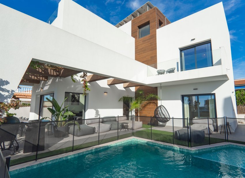 Villa de lujo con piscina privada y vistas panorámicas en Ciudad Quesada