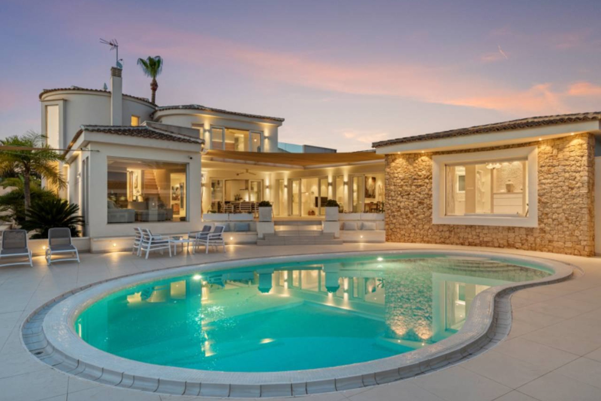 Villa de lujo con vistas al mar, 5 dormitorios y amplia parcela en Ciudad Quesada