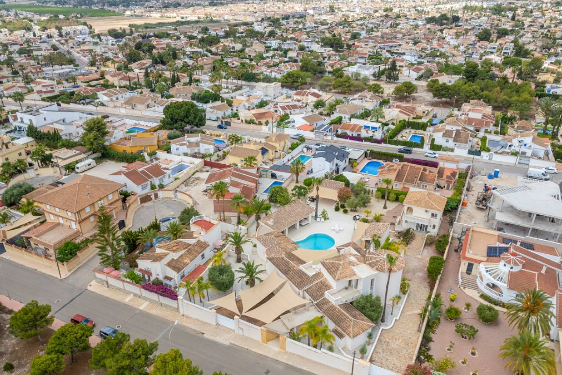 Villa de lujo con vistas al mar, 5 dormitorios y amplia parcela en Ciudad Quesada