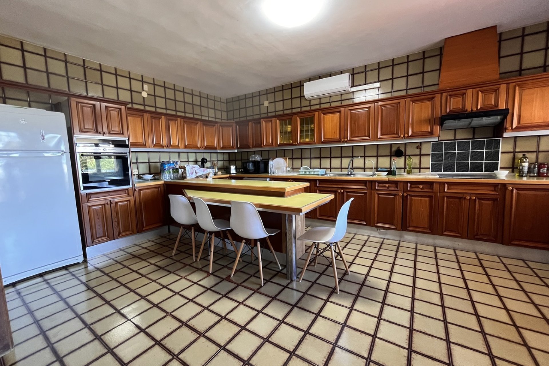 Villa de lujo con vistas al mar, piscina privada y amplio jardín en La Nucía, Costa Blanca