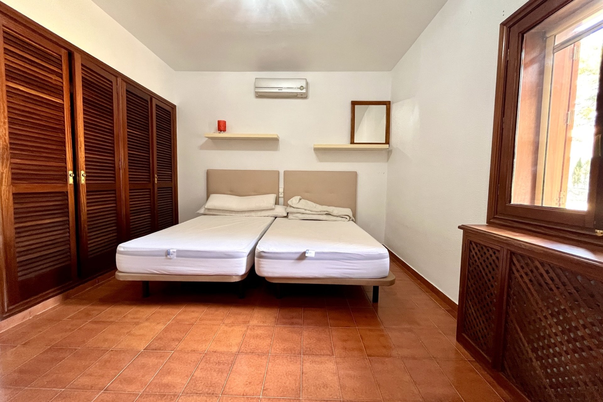 Villa de lujo con vistas al mar, piscina privada y amplio jardín en La Nucía, Costa Blanca