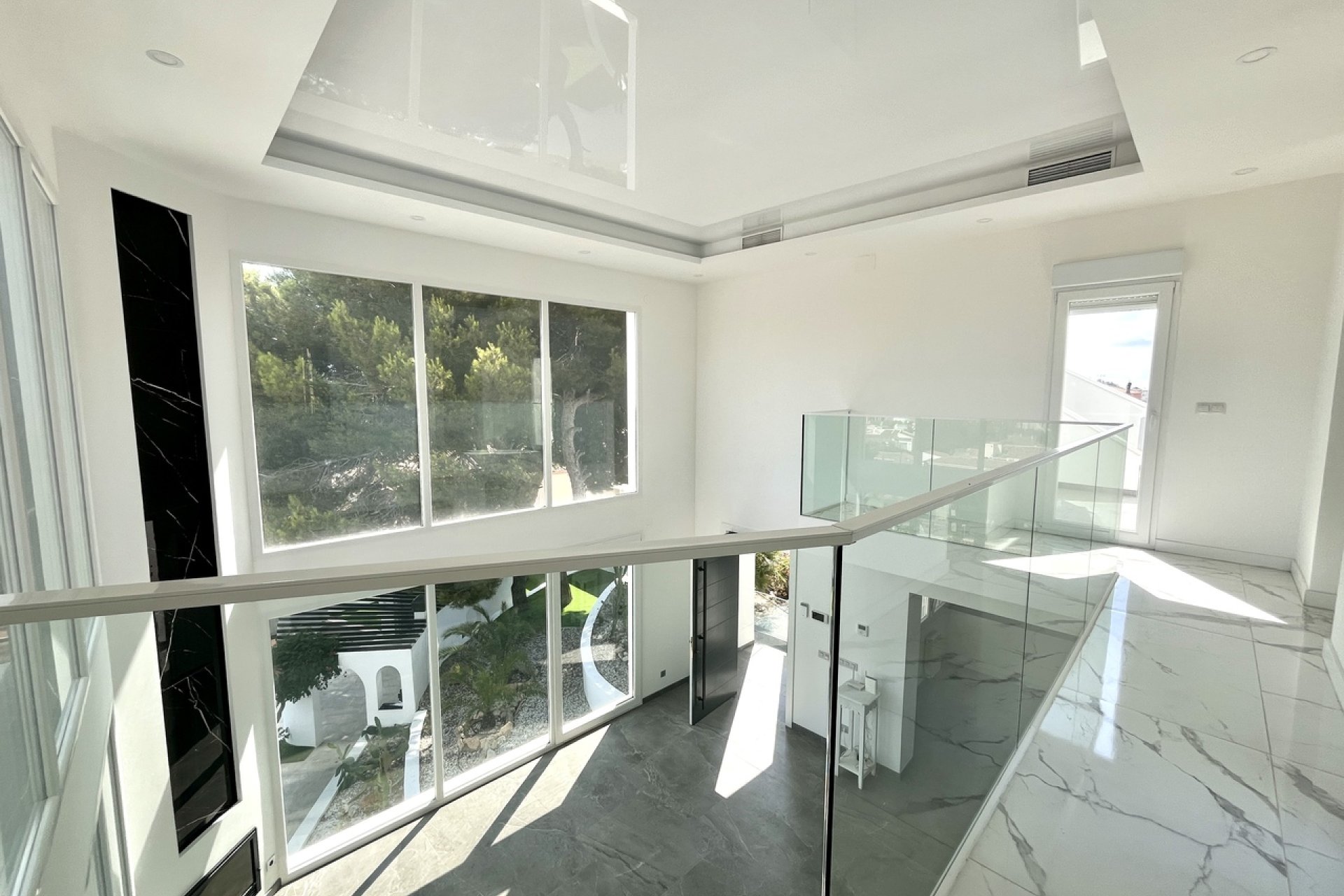 Villa de lujo con vistas al mar y piscina privada en Torrevieja