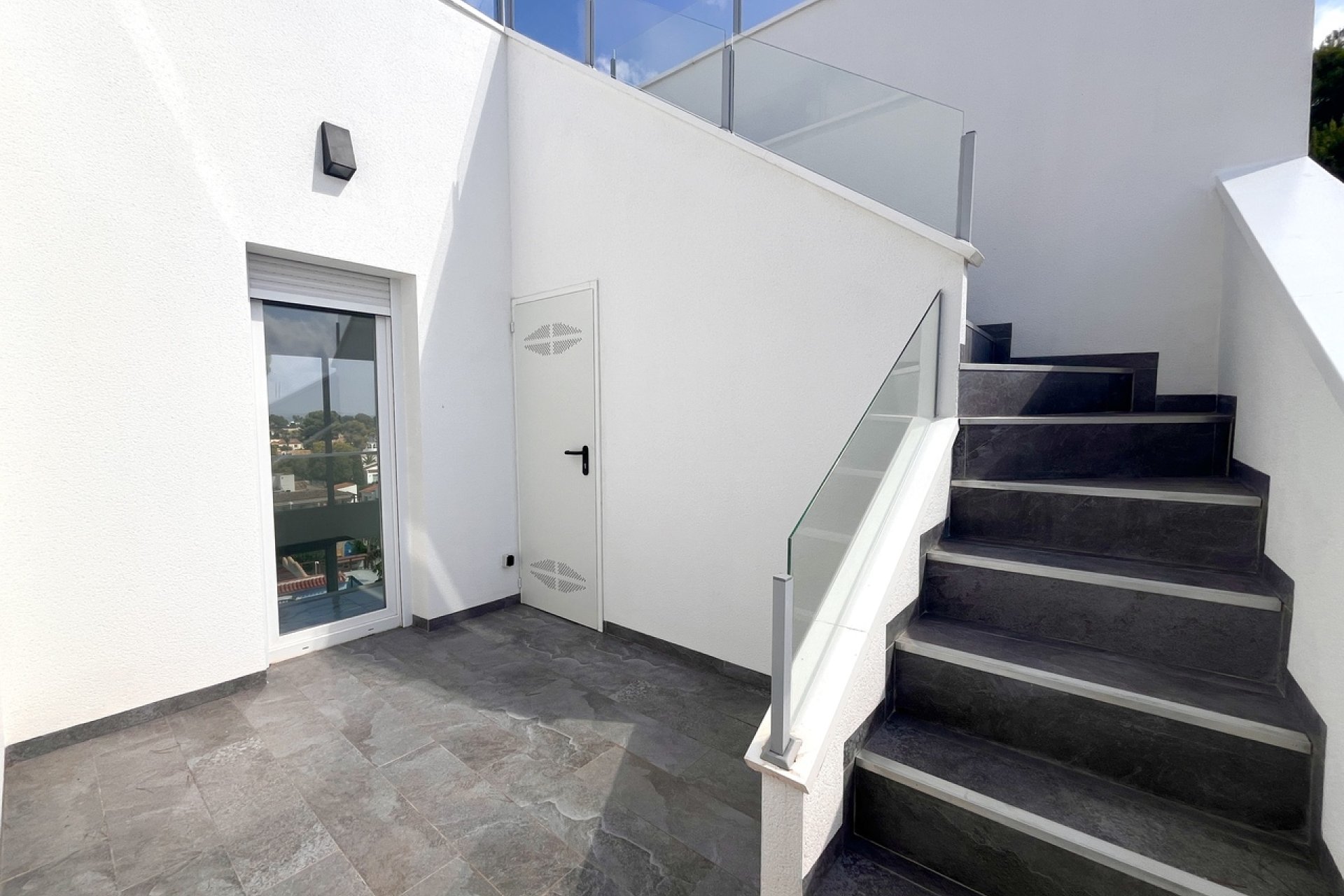 Villa de lujo con vistas al mar y piscina privada en Torrevieja