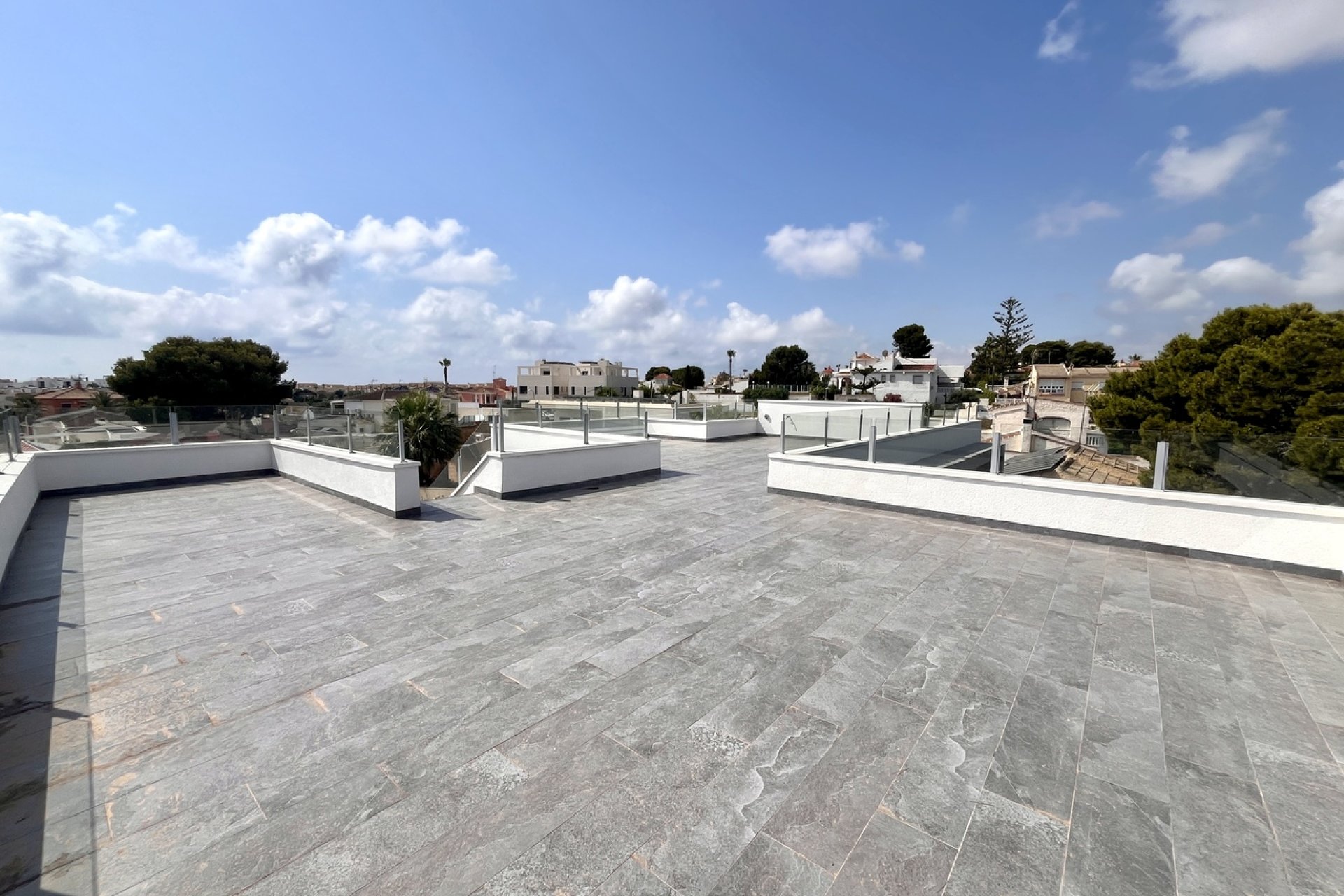 Villa de lujo con vistas al mar y piscina privada en Torrevieja
