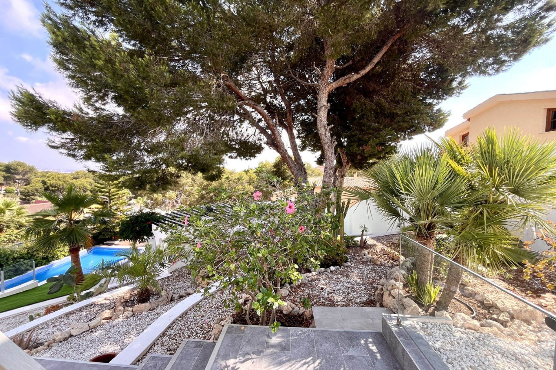 Villa de lujo con vistas al mar y piscina privada en Torrevieja