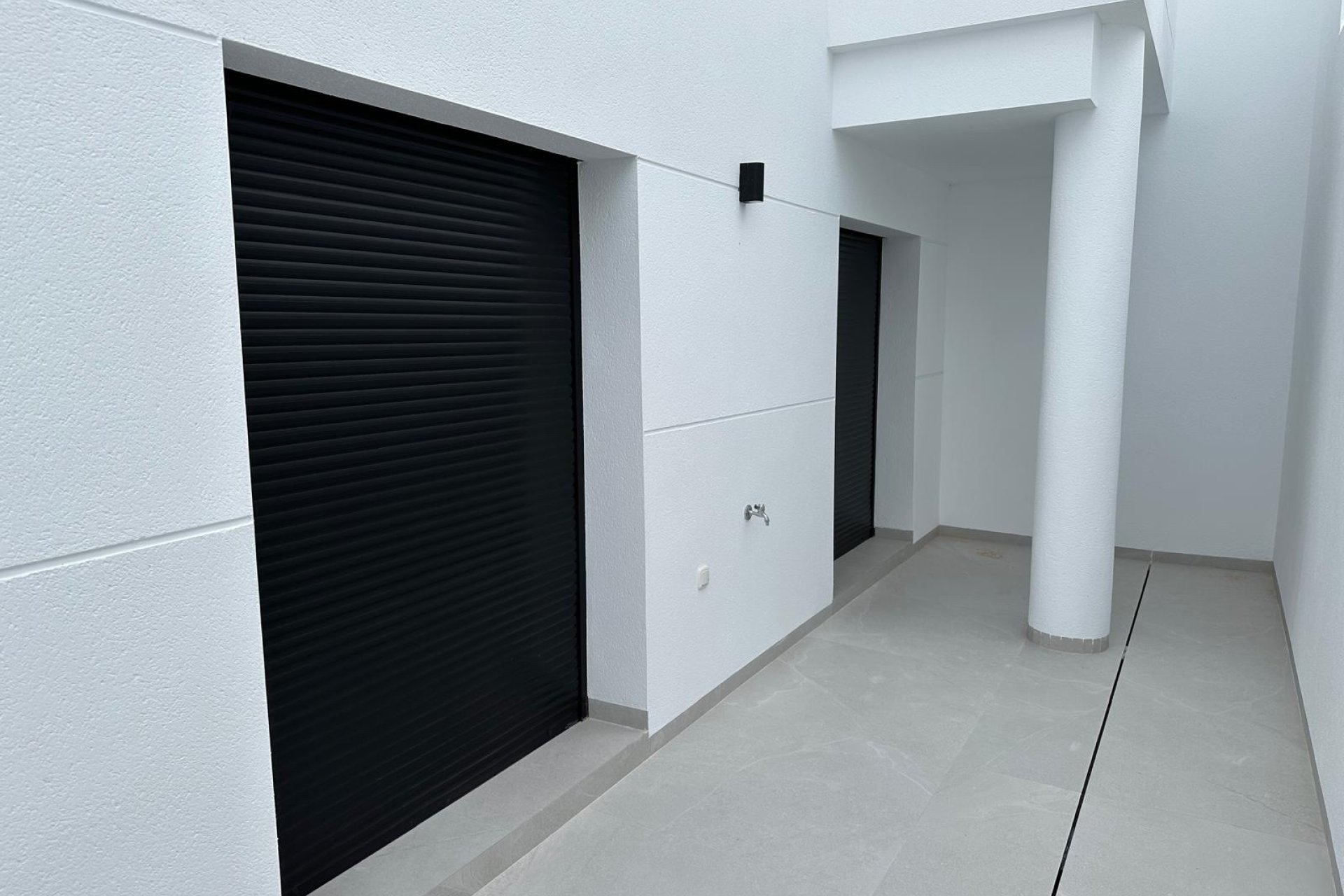 Villa de lujo de 4 dormitorios con piscina privada, lista para entrar a vivir, en Ciudad Quesada