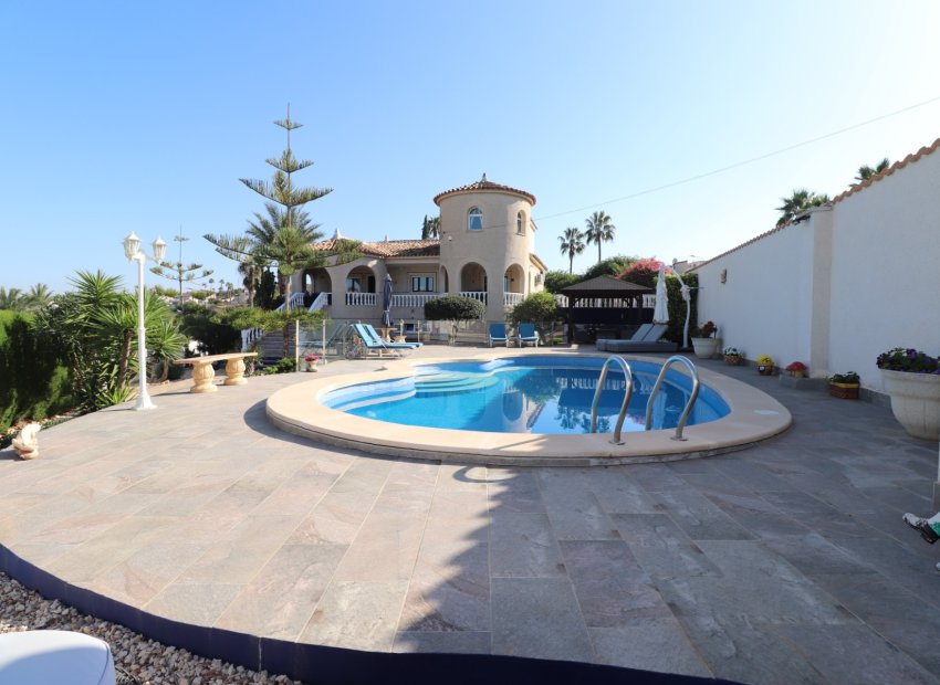 Villa de lujo de 5 dormitorios con piscina privada y vistas en Algorfa, Costa Blanca