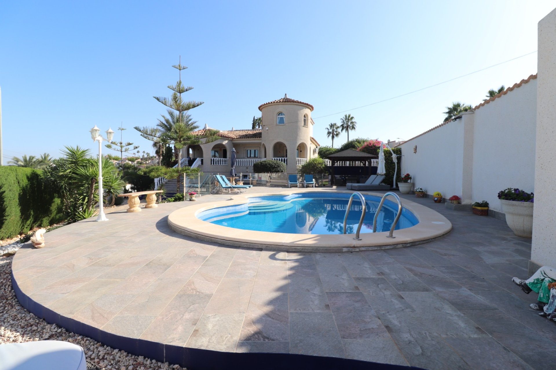 Villa de lujo de 5 dormitorios con piscina privada y vistas en Algorfa, Costa Blanca
